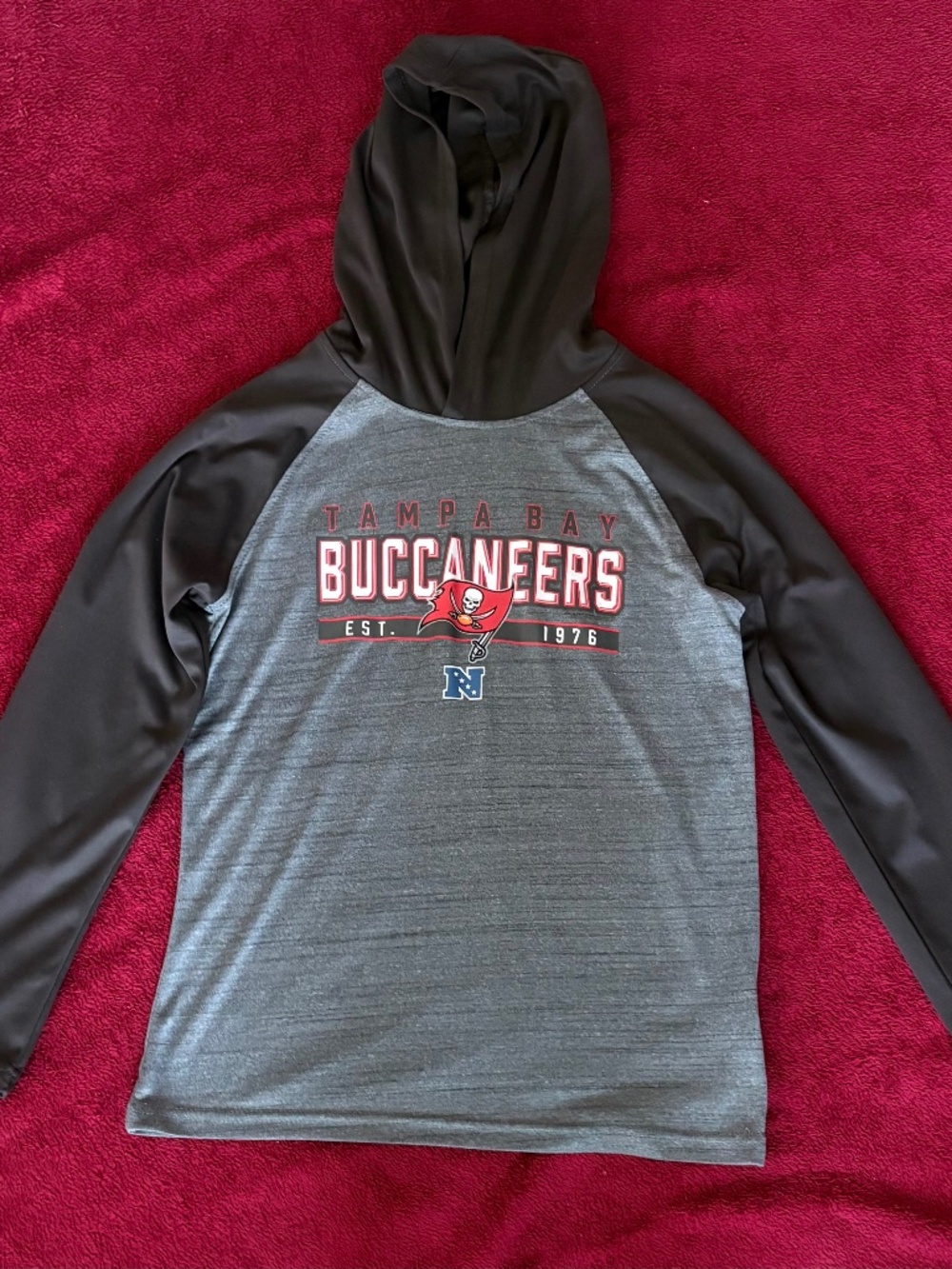 Tampa Bay Buccaneers Lightweight Hoodie Long-Sleeve Shirt Large